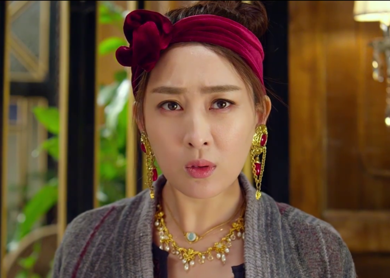 马苏在这部作品中的造型真是漂亮多金富婆