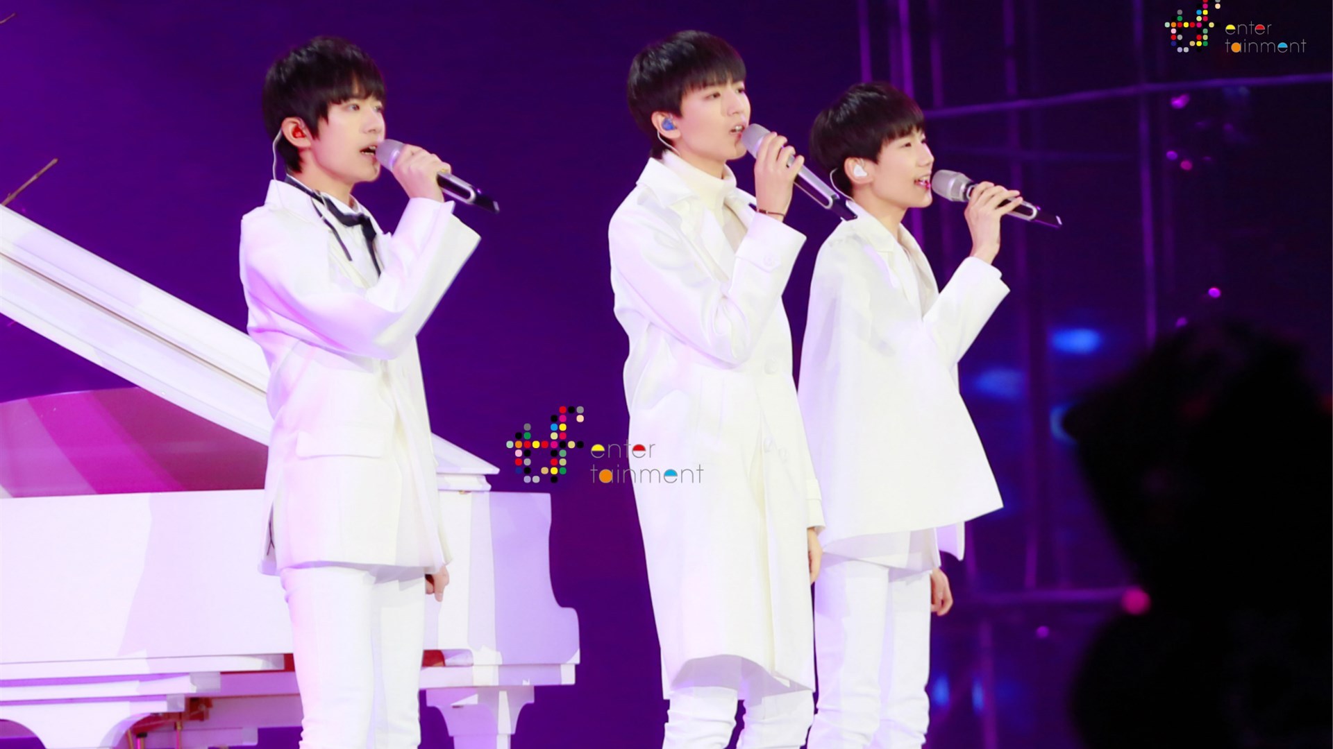 4月15日,tfboys组合的大日子,王俊凯,王源,易烊千玺合体吧!