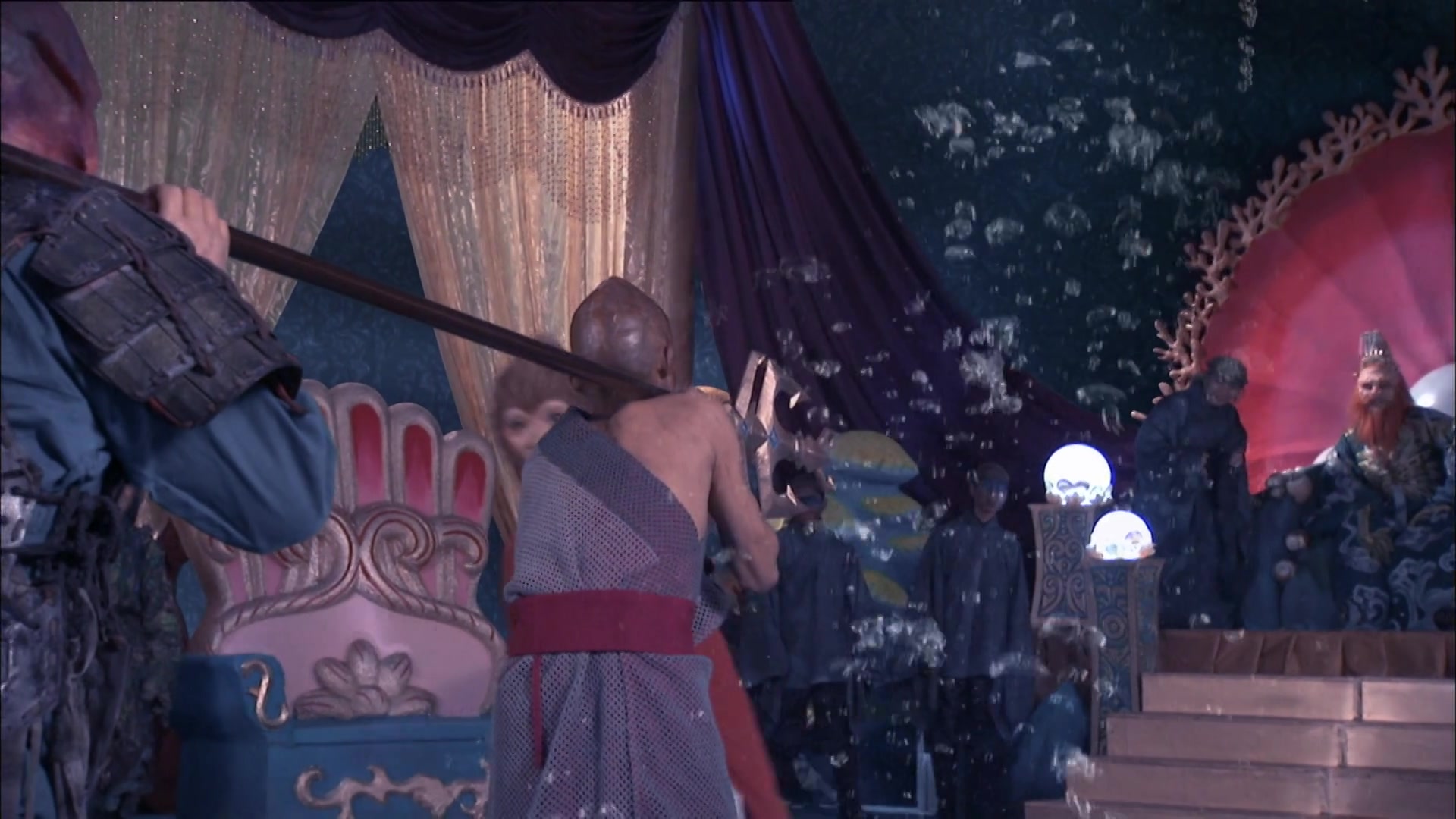 新西游记:东海龙王拿来了无敌九股钢叉,孙悟空觉得太轻了