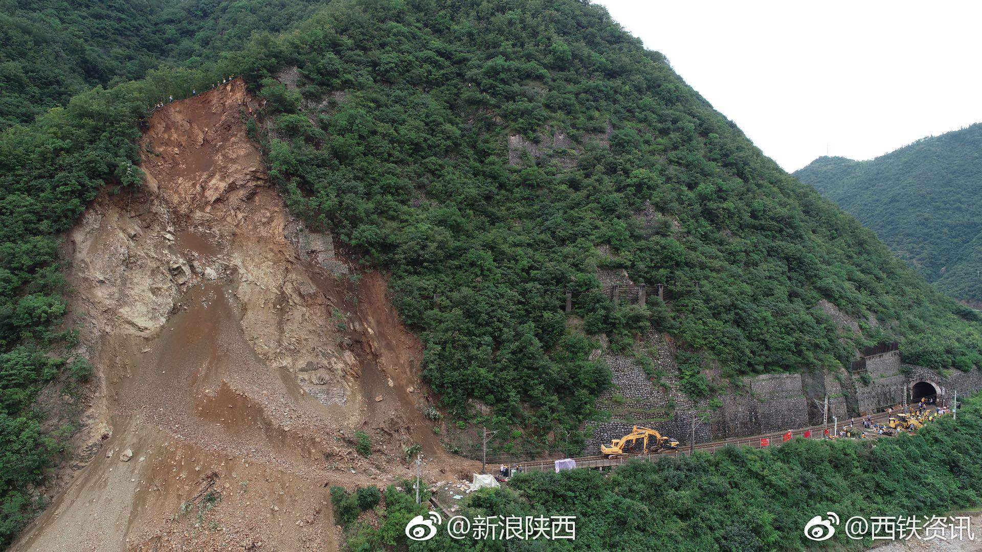 宝成铁路部分路段遭遇山体崩塌灾害 65趟列车运行调整 加开8趟动车