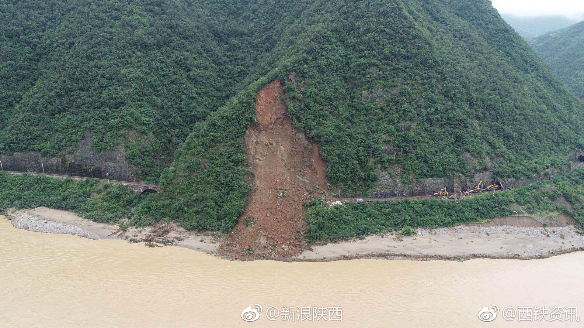 宝成铁路部分路段遭遇山体崩塌灾害 65趟列车运行调整 加开8趟动车