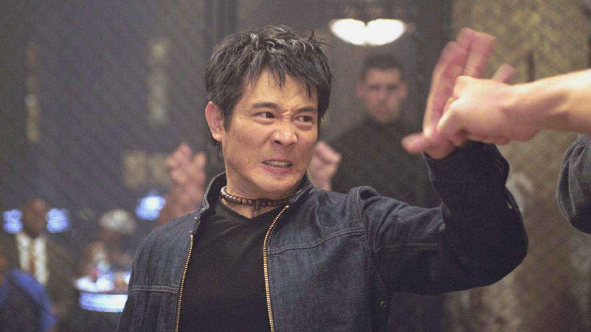 计春华去世李连杰送20万元生活费却遭质疑人家差这点钱