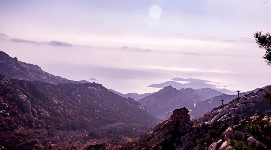 青岛市政府东北方向则有"八大湖",包括了太湖路,鄱阳湖路,洞庭湖路