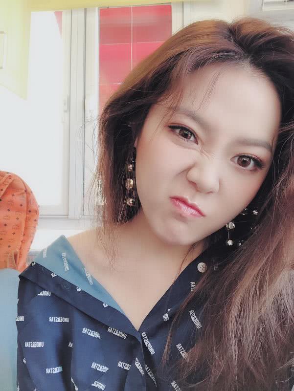 新生代歌手于果《侧脸》成抖音最火热歌,一夜圈粉百万!