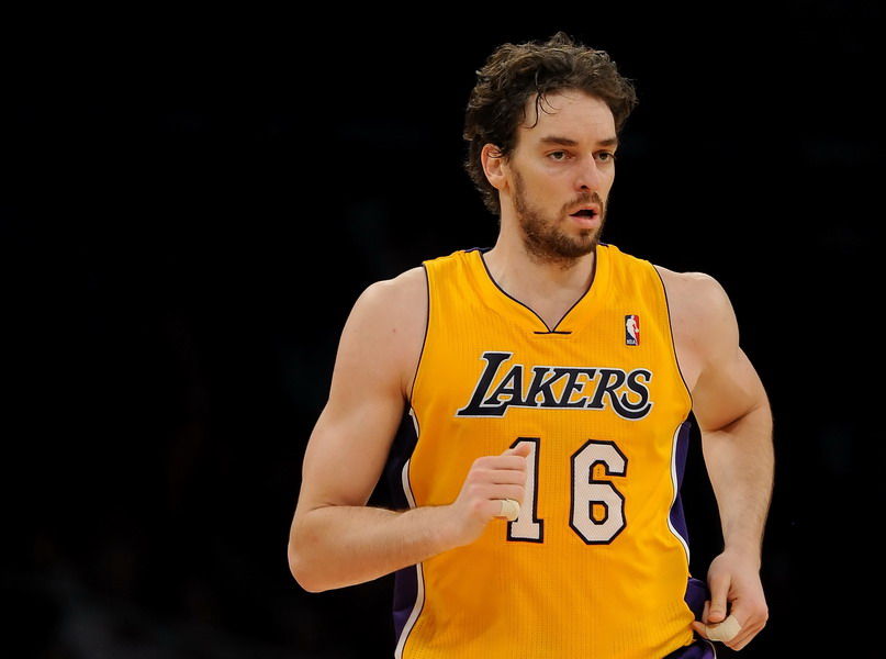 接下来是保罗战队,保罗-加索尔,nba历史上最伟大的外籍球员之一,巅峰