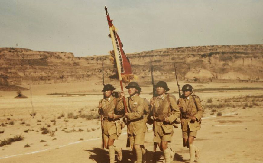 中国远征军旧照,最后那张彩照,恶战过后军旗不倒_新浪看点