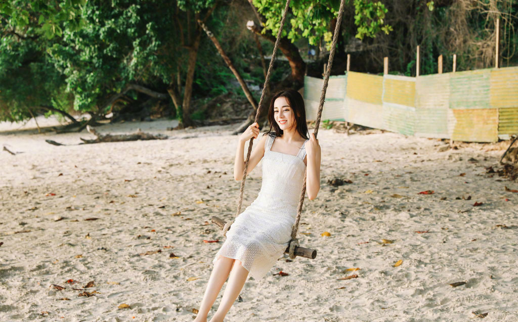 迪丽热巴绝对是可甜可咸的小仙女,小可爱告诉你们:夏天要过去了