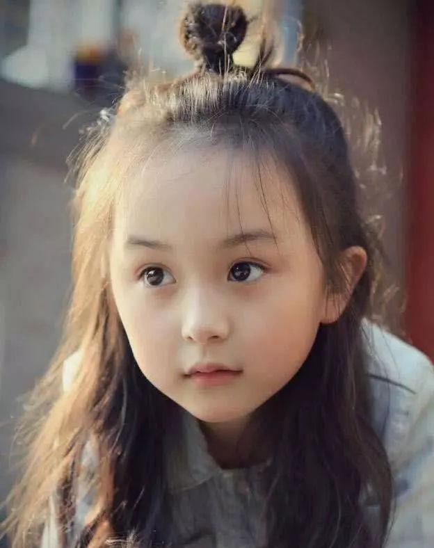 曾是最美童星,赵薇孙俪抢她当女儿,貌似小时候才是颜值巅峰