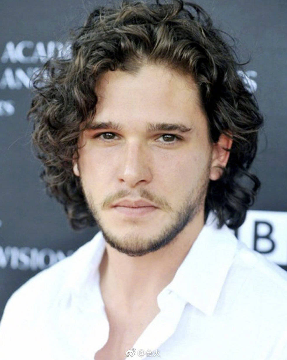 还被人坐实啦《权力的游戏》雪诺john snow被爆订婚后与俄罗斯明星