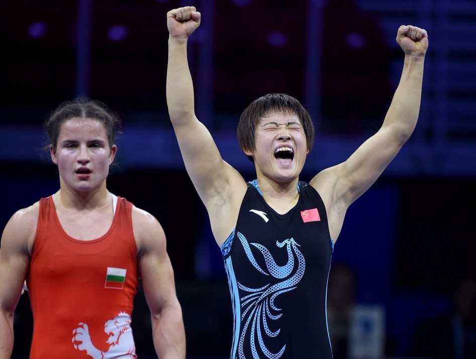 我们要记住冷门项目为国争光的运动员,57公斤级摔跤荣宁宁夺冠