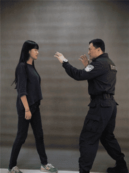 当女生出门在外遇到危险时怎么办?厉害了,学会这几招保护自己!