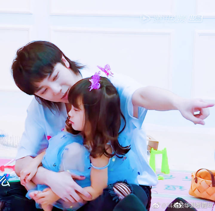 华晨宇哈琳 甜 有没有想魂穿哈琳的?花花好喜欢小孩子啊