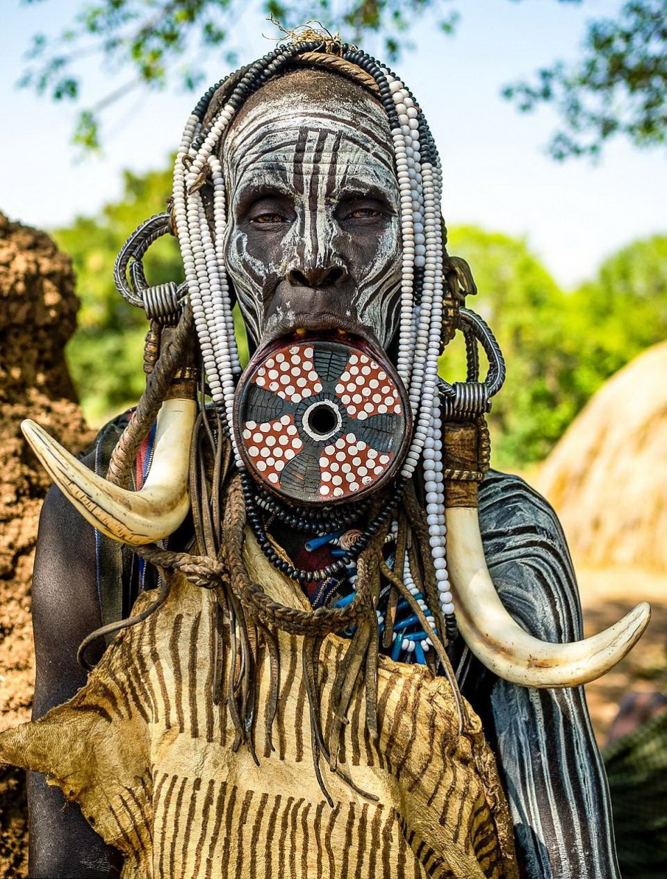 看完以丑为美的非洲唇盘族选美,我的人生观被彻底颠覆了!