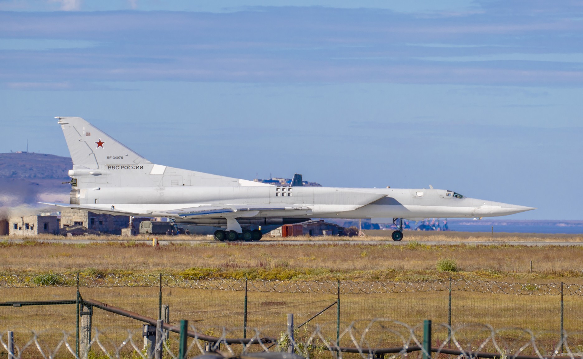 美要求一轰炸机不准进行空中加油,俄罗斯将它升级成航母噩梦