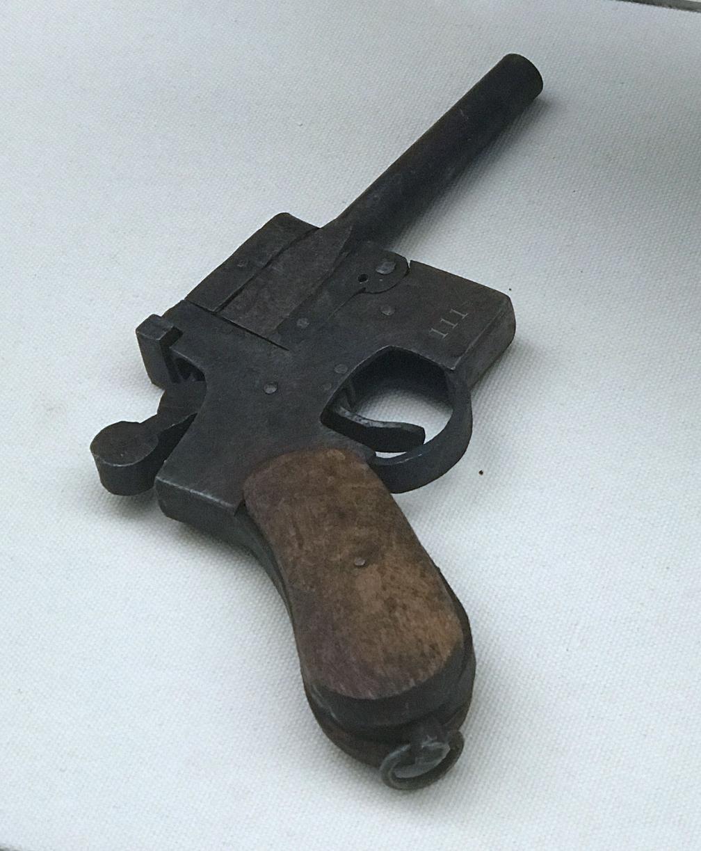 史上最贵"盒子炮"诞生 原来是《星球大战》中韩·索罗配枪