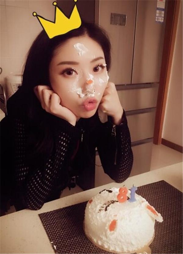 申花门将长腿美妻孕照真美!孕后身材仍极品 七夕称老公是大宝贝