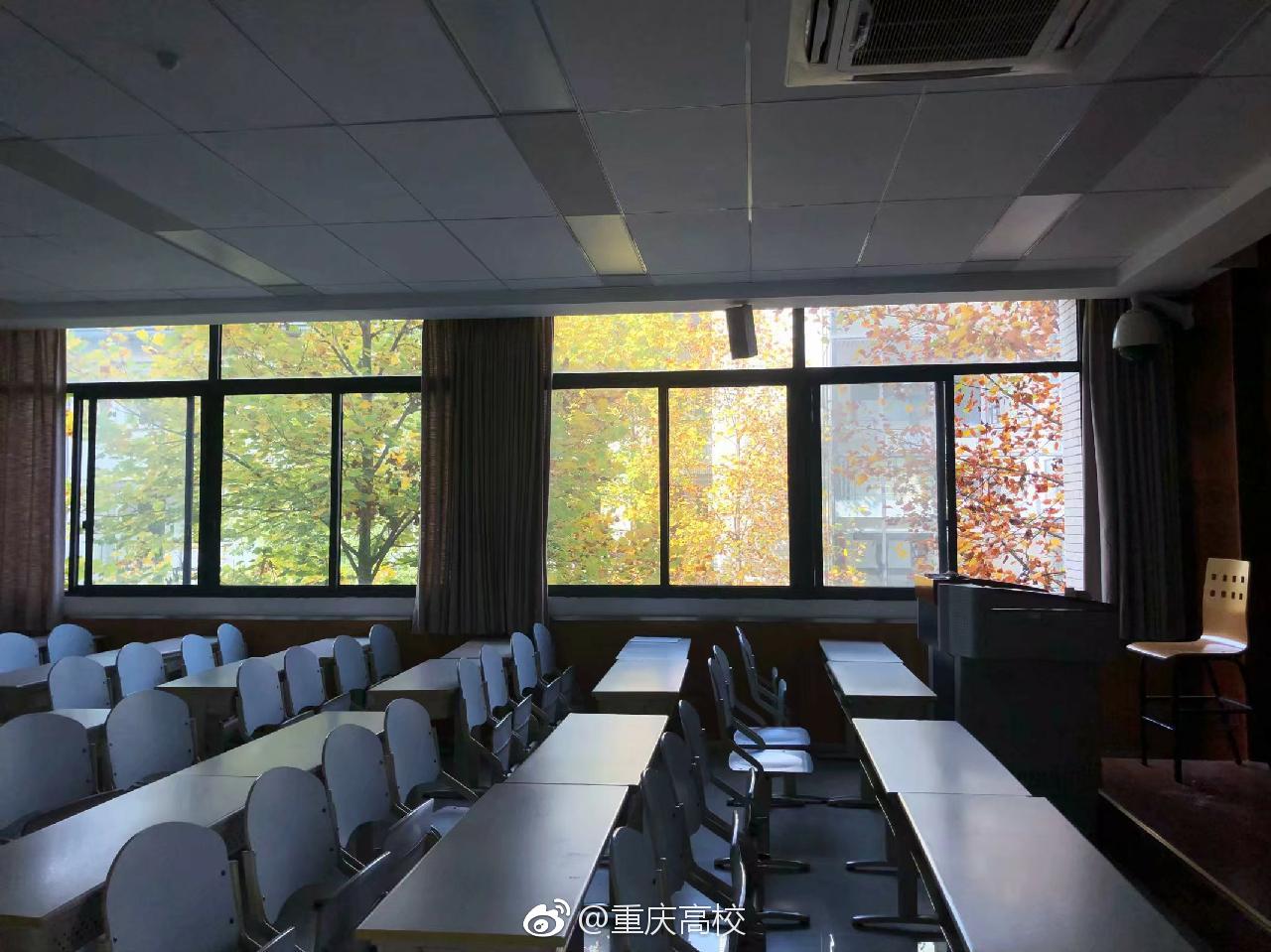 网友投稿,@重庆大学 虎溪校区教室d1314的春夏秋冬,美极了