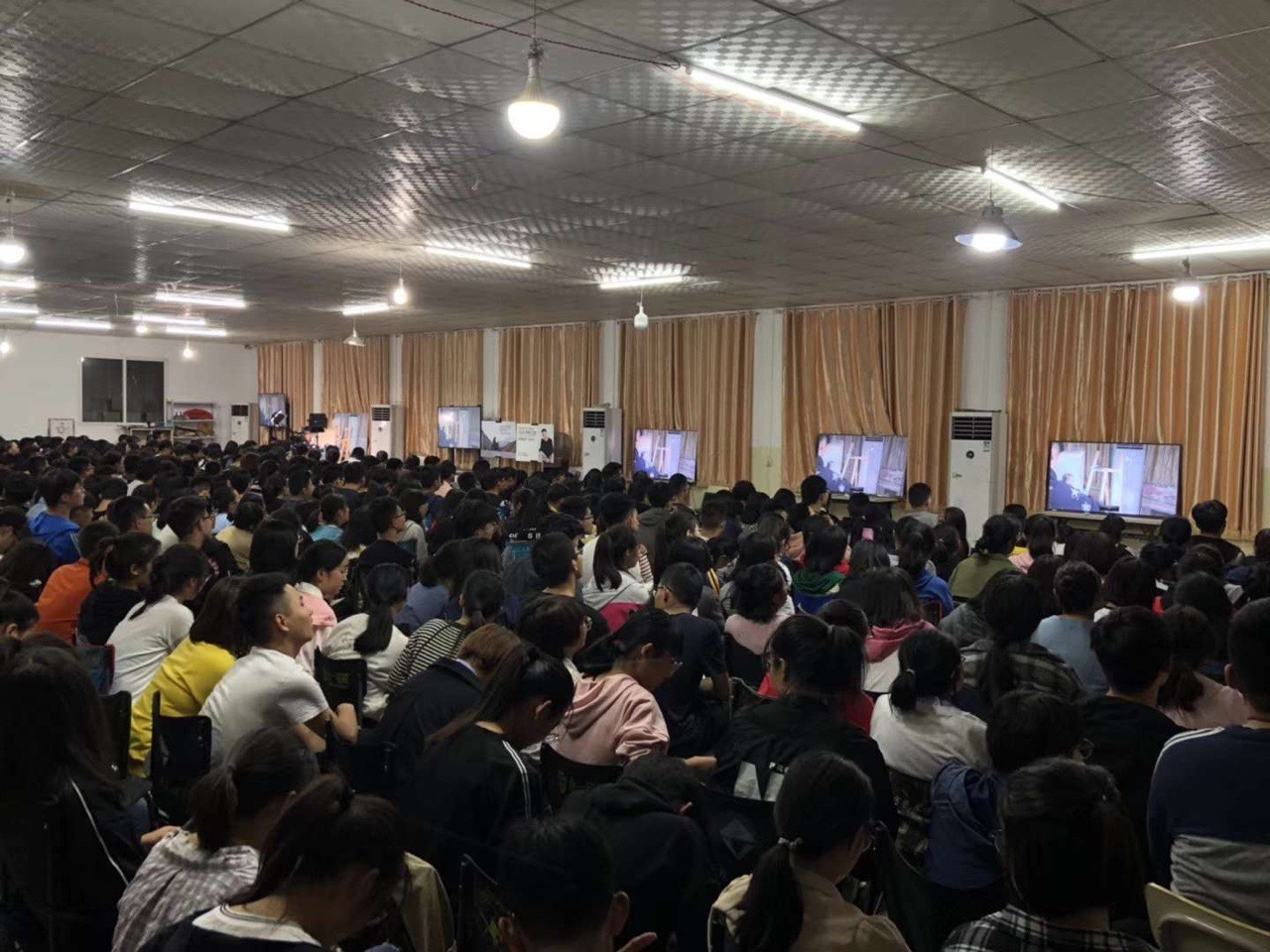 十一黄金周传奇之路讲座继续谢谢济南新北方艺术学校同学们的热情参与