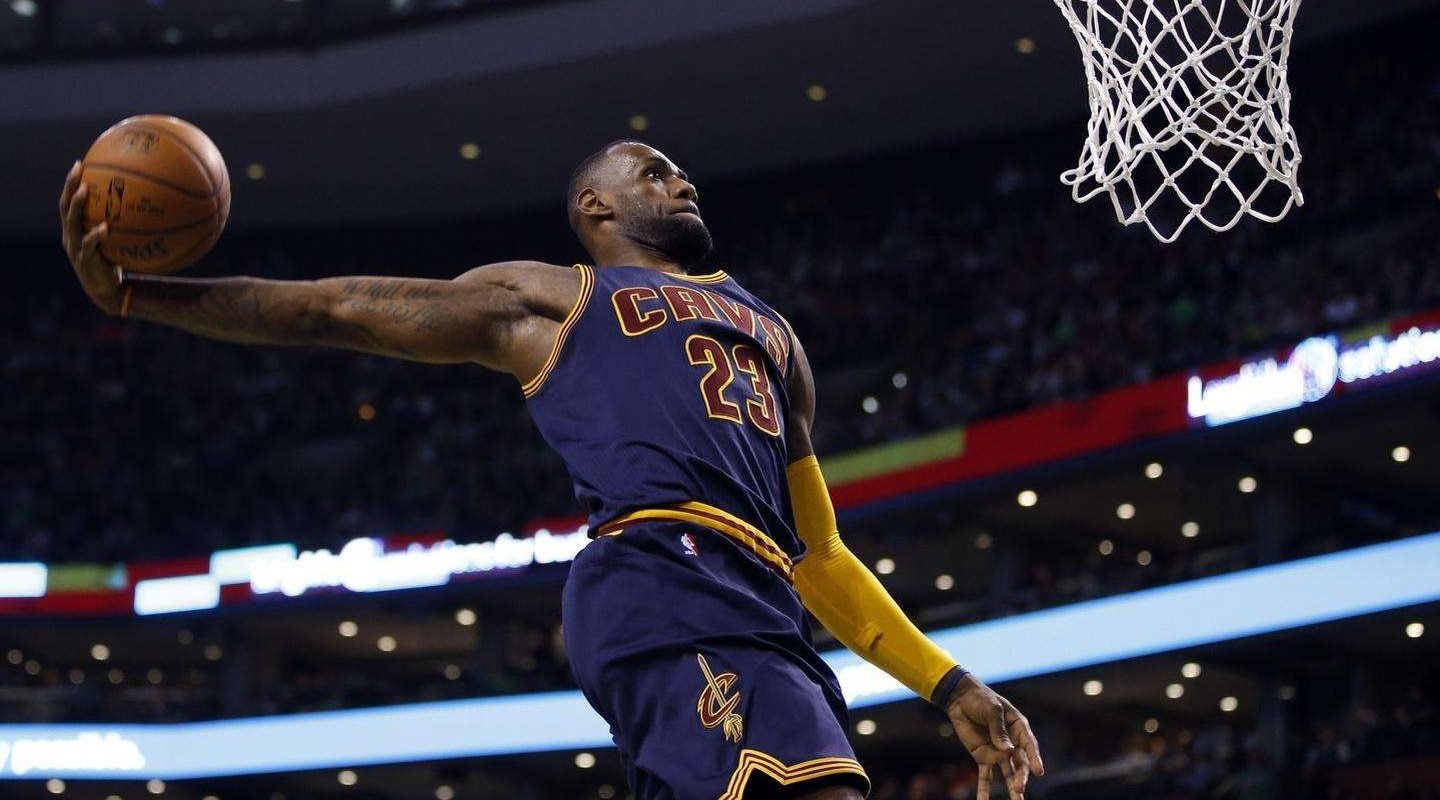 詹姆斯生涯100大扣篮,一次看个爽!