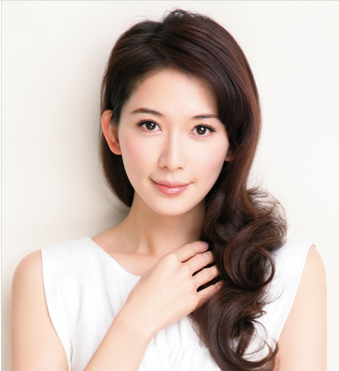 其中不乏一些微商,或整容美容机构等,不但盗用林志玲的肖像和姓名,还