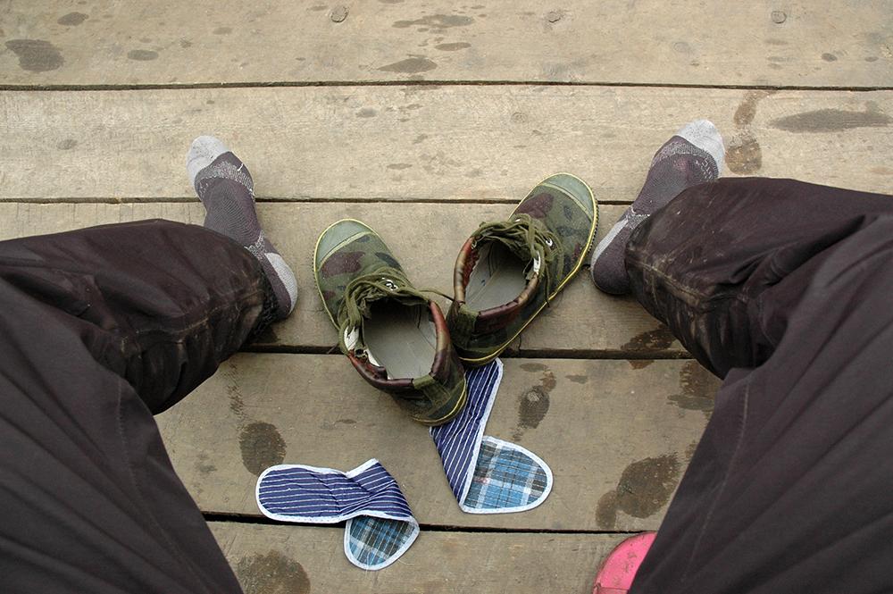 老铁穿一双解放鞋徒步墨脱,翻越雪山时差点冻坏脚趾