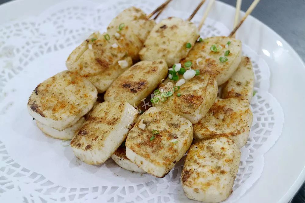 烤白粿烤豆干最后一盘水饺,就算是主食了.