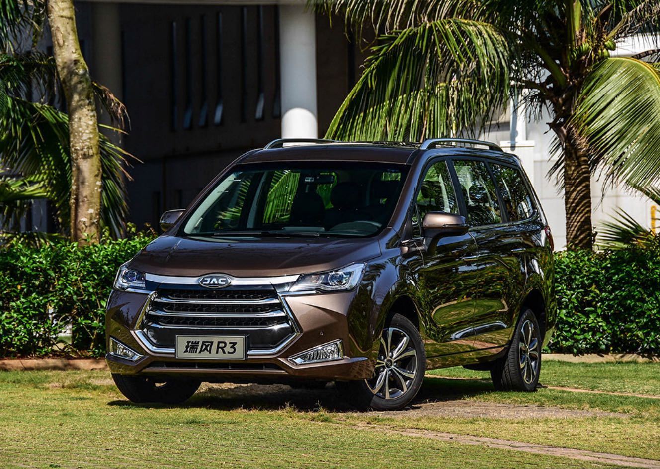 七万不到的价格媲美十多万的配置瑞风r3还有不火的理由吗