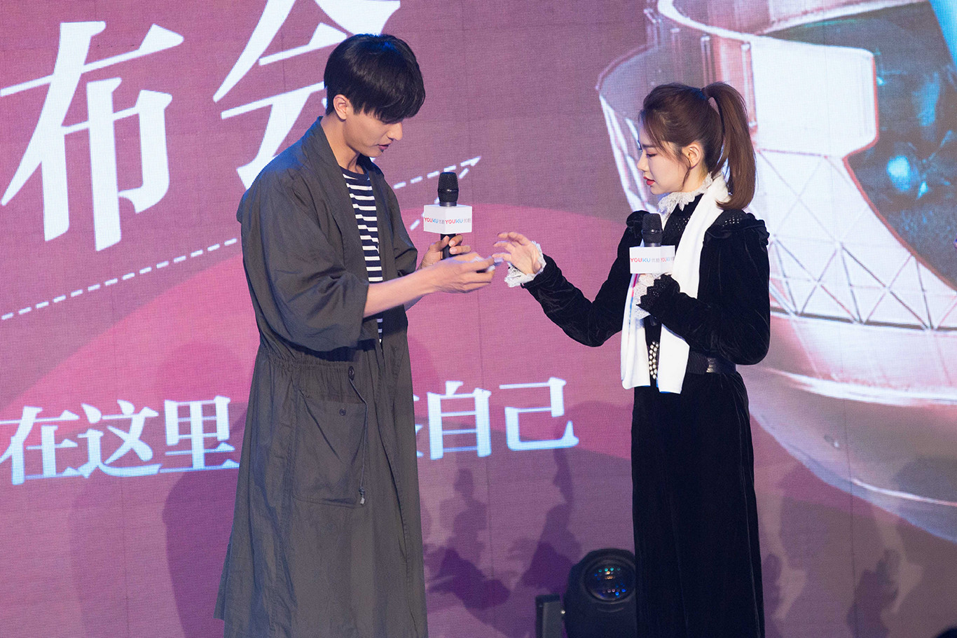 北京女子图鉴开播发布会刘畅戚薇组超可爱cp