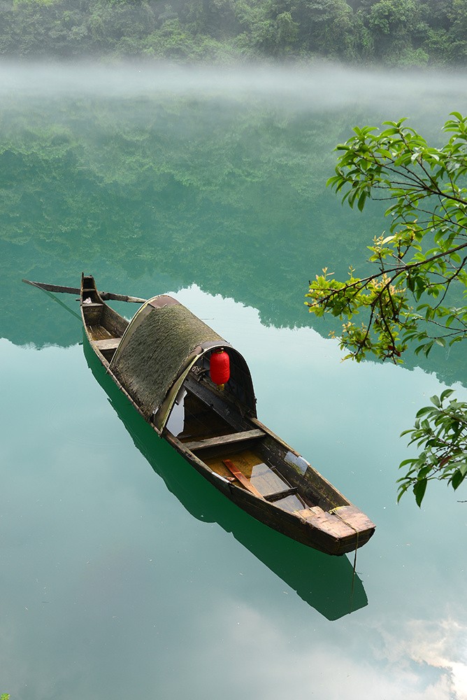 图书丛里清癯老山水光中潇洒家