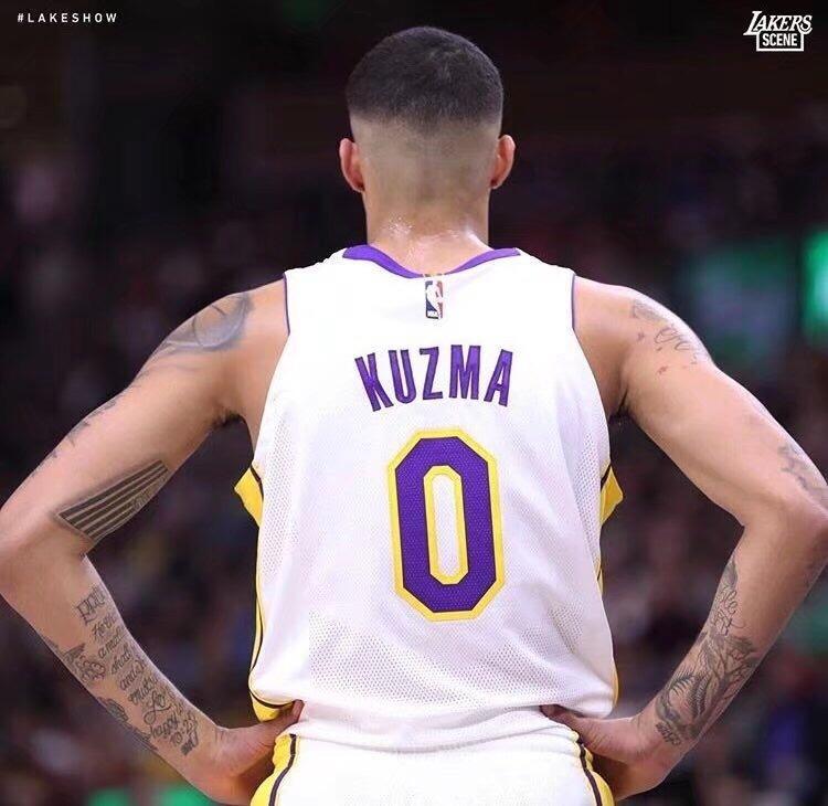 库兹马两大亮点让人误以为他是湖人建队基石