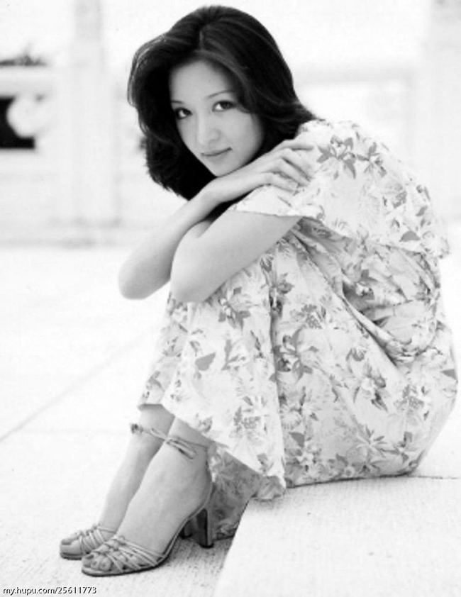 胡因梦是昔日台湾的第一美女,美貌气质相较于现在的林志林各有千秋,是