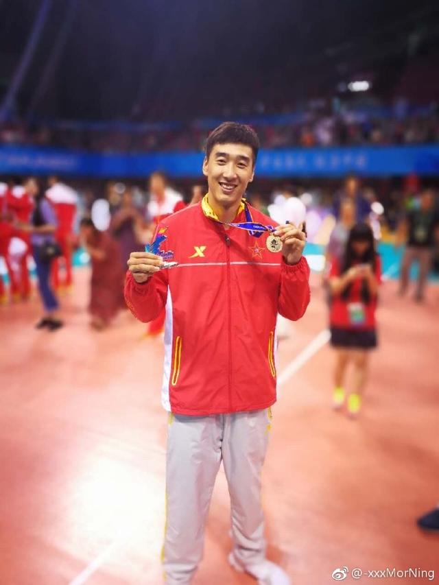 即将迎来自己25岁生日的毛天一,身高2米,司职二传.