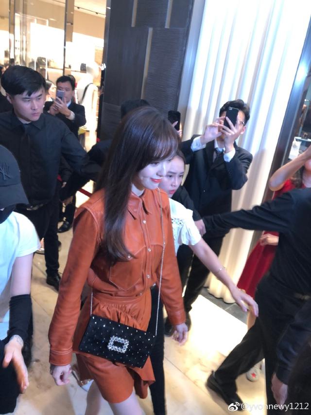 唐嫣现身南京,素颜长成这模样,网友:真人跟电视不一样|唐嫣|南京|德基