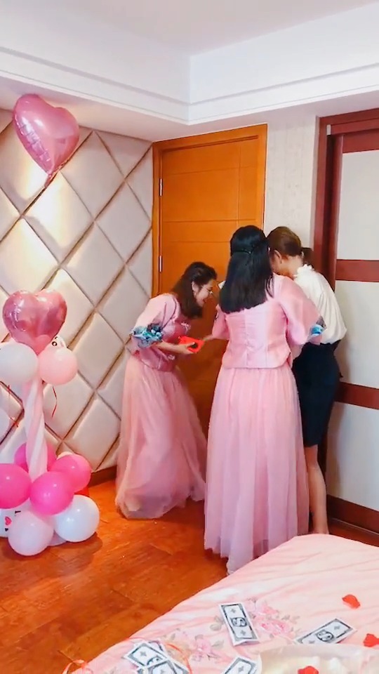 婚礼堵门伴娘需谨慎啊!