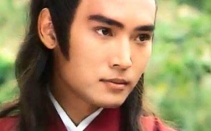 之后就在1990年出演了他的首部电视剧《莫道无情》,不过并没有什么