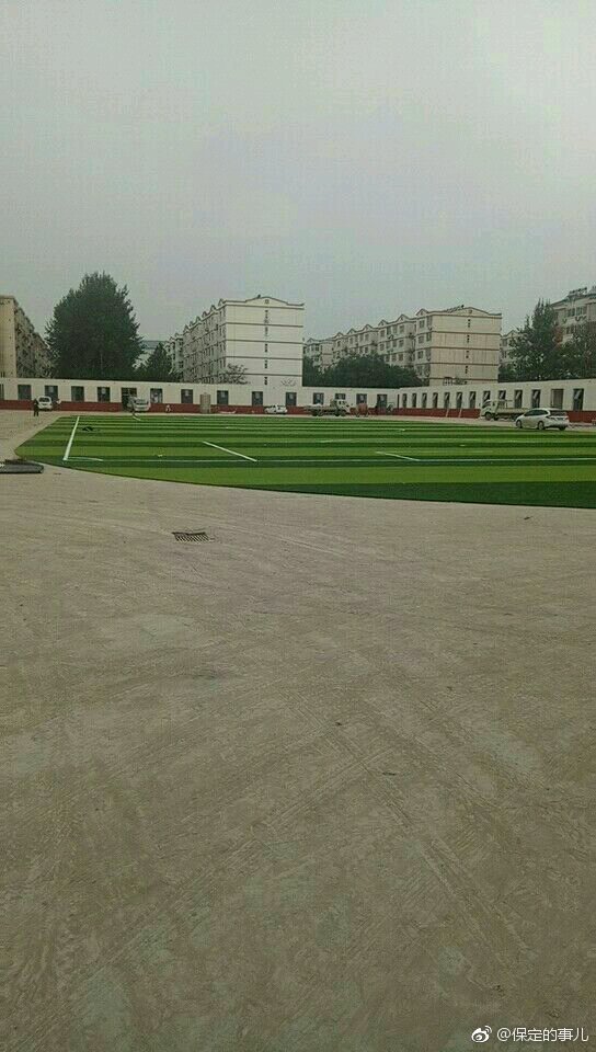 先说环境,天威路校区是冀英中学租得地方,改造得学校,里面很不方正