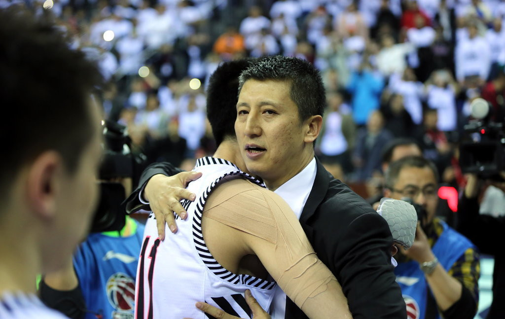 终于摘掉"千年老二"的帽子!辽宁夺得队史首冠,球员球迷疯狂庆祝