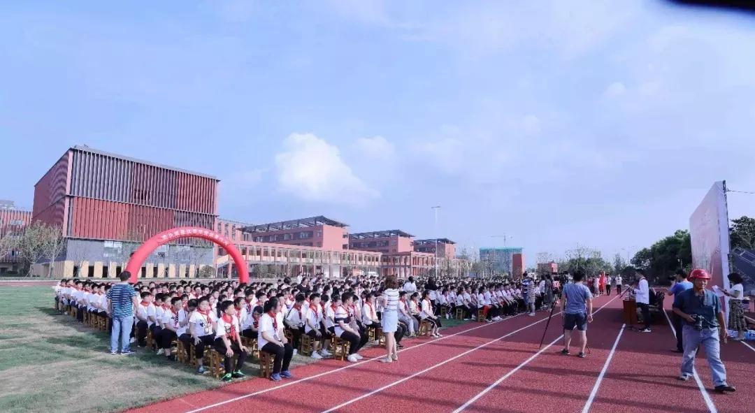 燕山中学新校区完成竣工验收工作新生入学迎来首个开学典礼