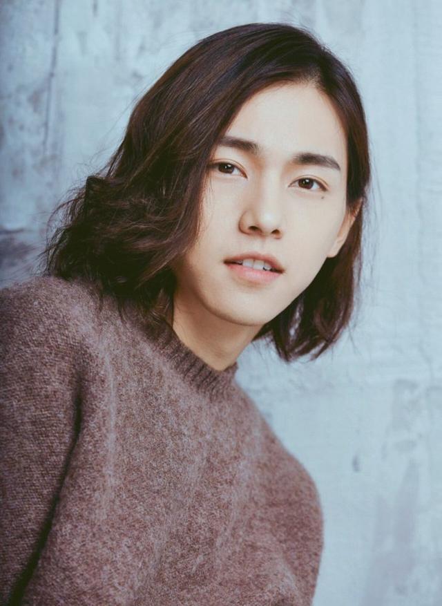 周锐发福利了,短发照太好看了,网友:变化好大,叫锐哥!