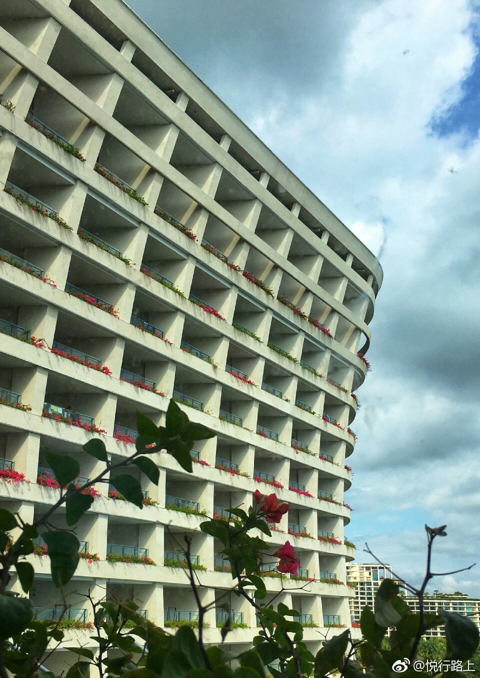 入住三亚网红酒店三亚康年酒店,三亚湾里一众