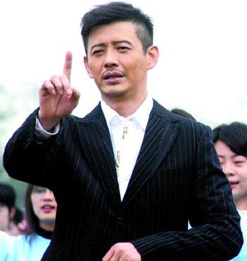 程前是著名演员程之的儿子,不过他最开始走的是主持人的道路,他在1992