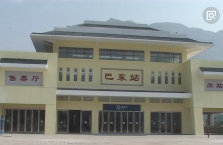 距离野三关镇约10公里,区间距宜昌东站114公里,距长阳站51公里,距建始