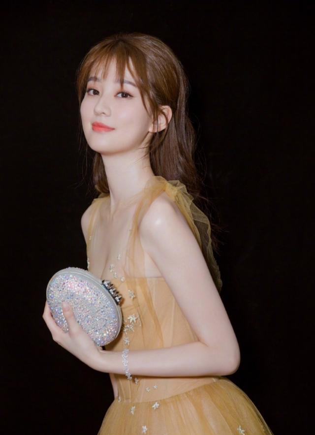 曾在节目里不好好穿衣被骂惨, 乔欣换个新发型分分钟美翻天!