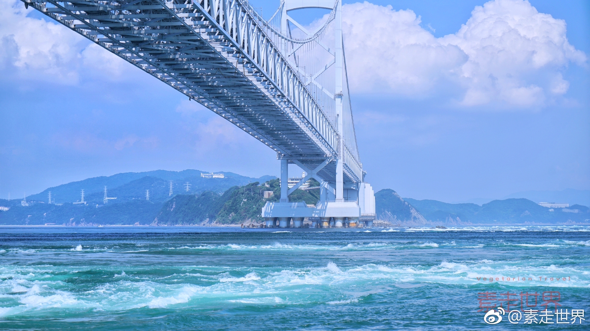到日本德岛坐船看海中漩涡 日本德岛鸣门海峡有世界三大海上漩涡之