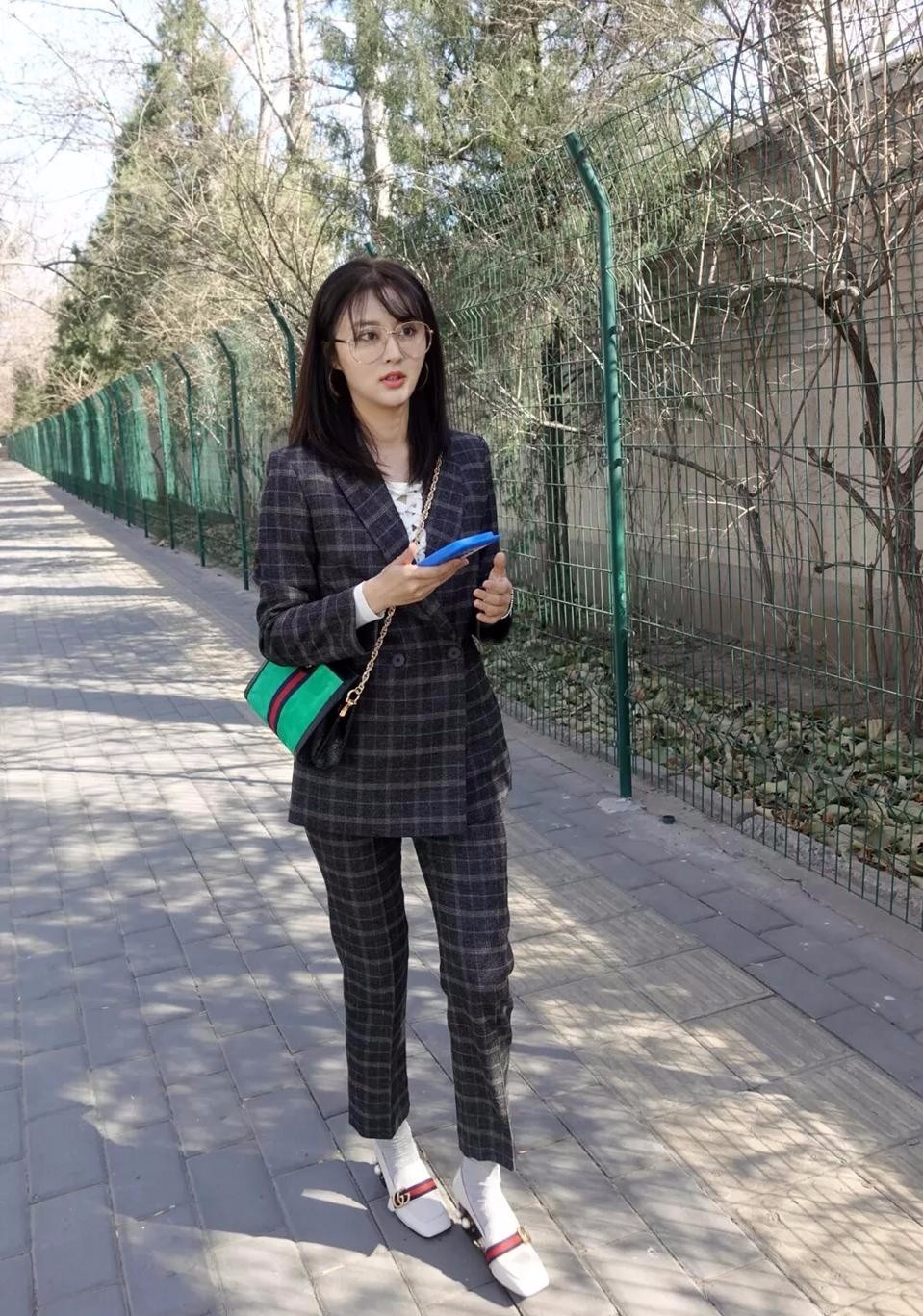 甘露的这种性感大气又调皮,喜欢她吗?