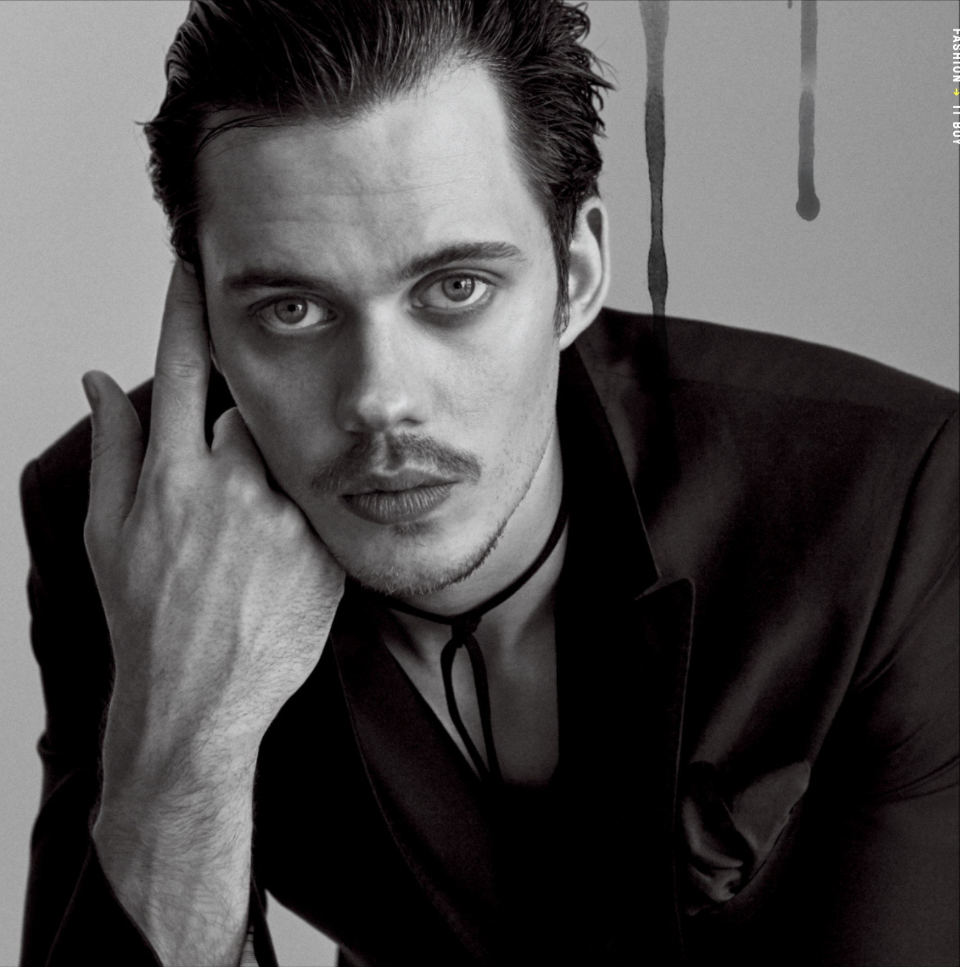 "四妹"比尔·斯卡斯加德为《gq》杂志7月号拍摄写真美图