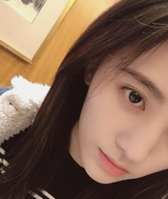 鞠婧祎素颜照曝光,学生时期的她不施粉黛,网友:四千年难得一见