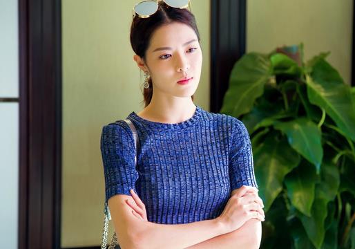 不过都没有什么水花,在《爱的妇产科》里面出演的杨晨曦,在《爱情回来