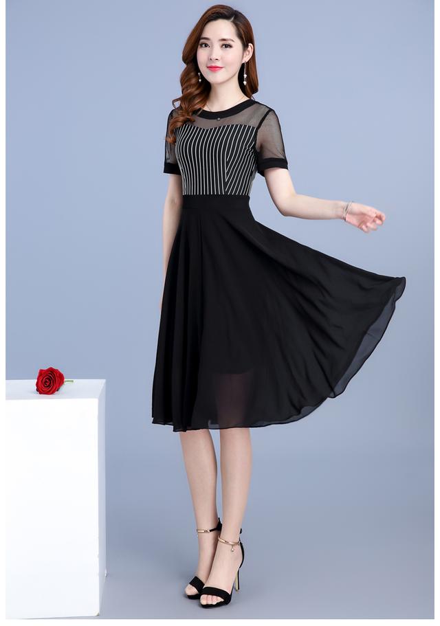 第四款:精心的裁剪,领位/袖咀及前幅雅致的拼接针织花边.优雅高贵.