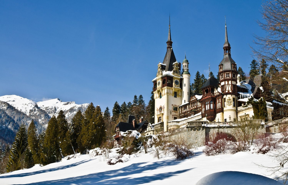佩雷斯城堡(peles castle)坐落于一座已有300年历史的童话般的美丽